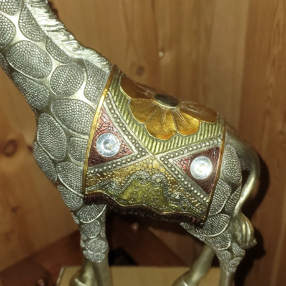 Elegant Gold Giraffe Sculpture - Picture 4 of 4